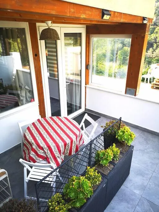 Beautiful Apartment In Villa Sandrinella Gorbio